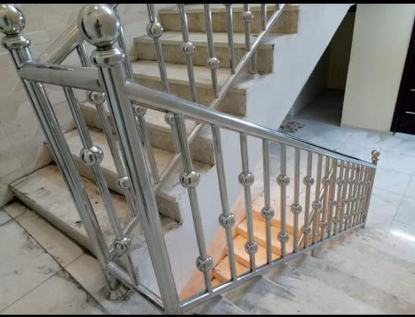 من أعمالنا في تركيب الدرابزين والدرج الزجاجي - صورة 5