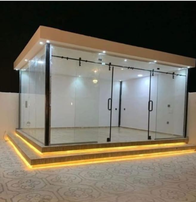 من أعمالنا في تركيب الغرف الزجاجية والملاحق