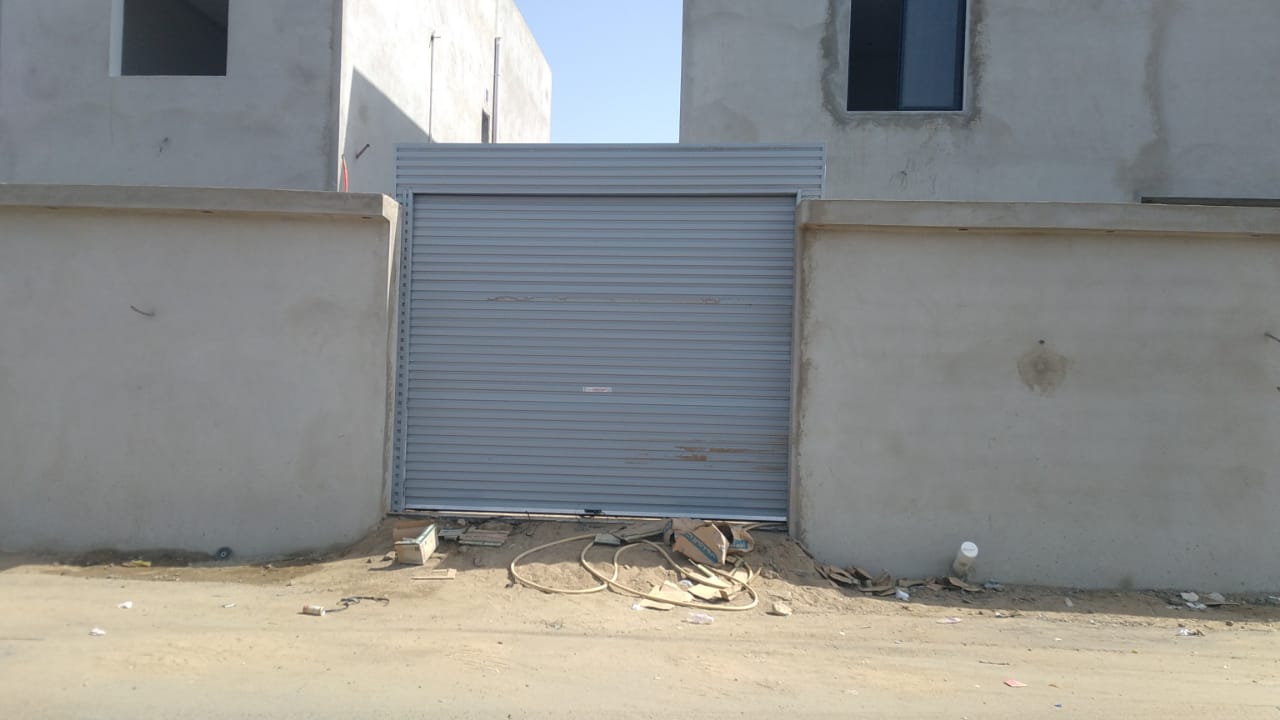 من أعمالنا في تجهيز وتركيب أبواب زجاج السيكوريت - صورة 2