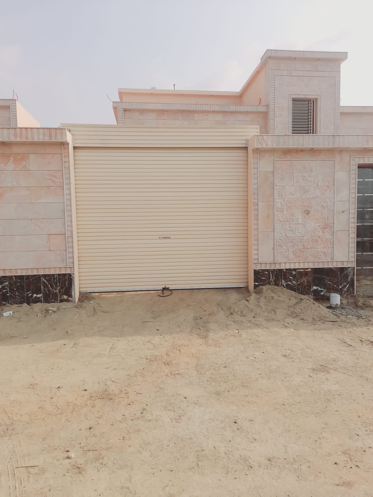 من أعمالنا في تجهيز وتركيب أبواب زجاج السيكوريت - صورة 8