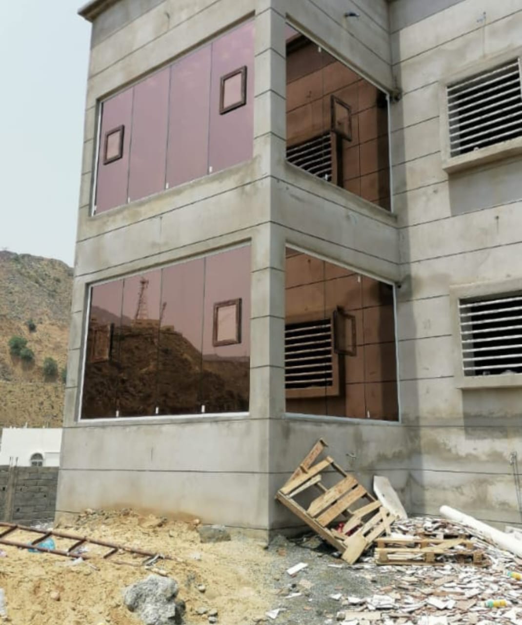 من أعمالنا في تركيب حواجز زجاج البلكونات - صورة 2