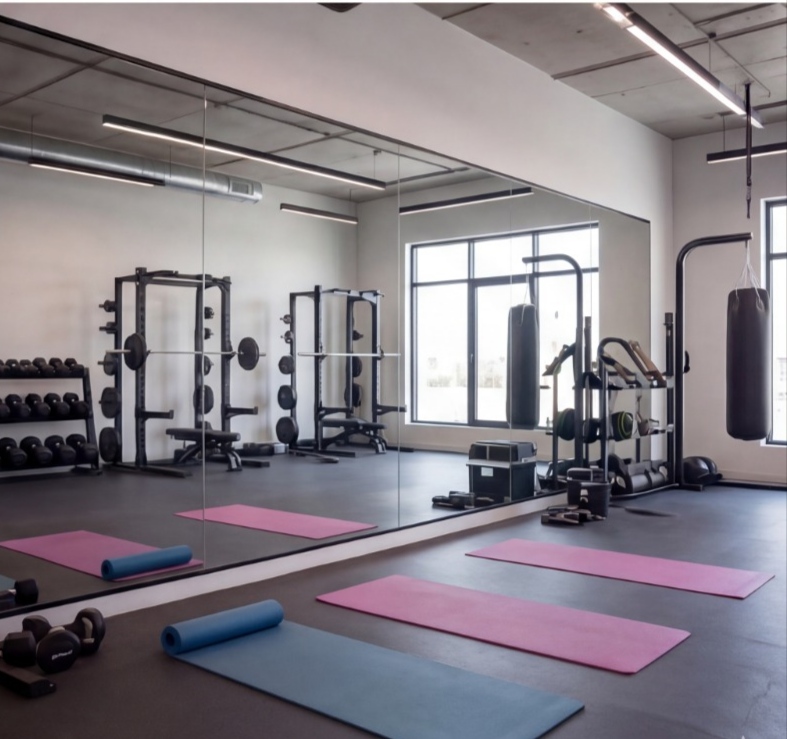 من أعمالنا في تجليد وتركيب مرايا الصالات الرياضية