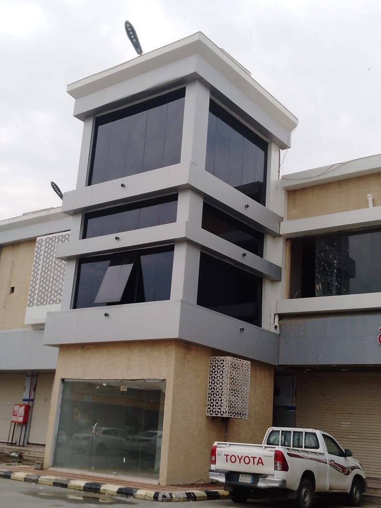 بلكونات وحواجز زجاجية